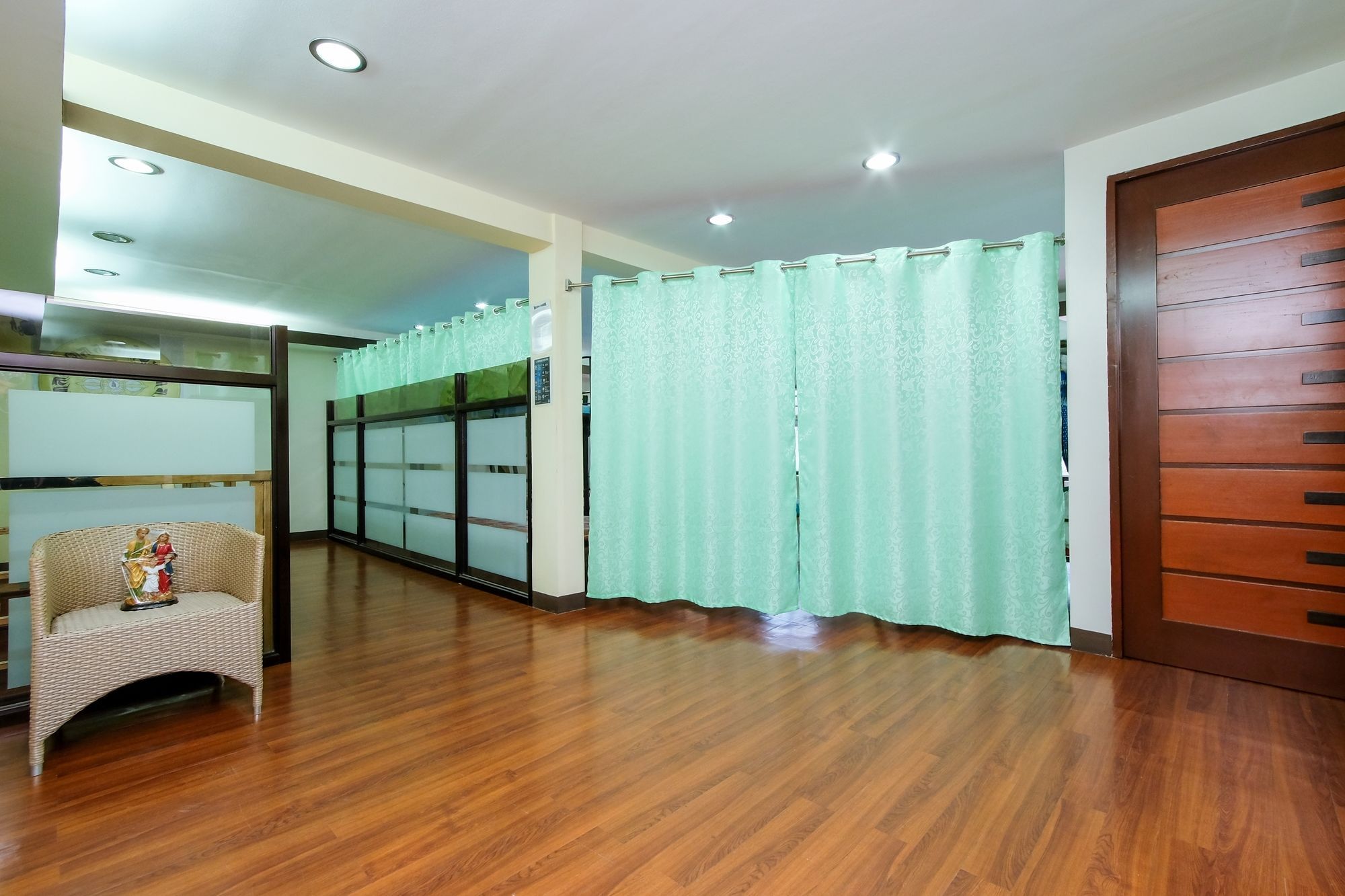 Zen Hostel Quirino Ave. Malate マニラ市 エクステリア 写真