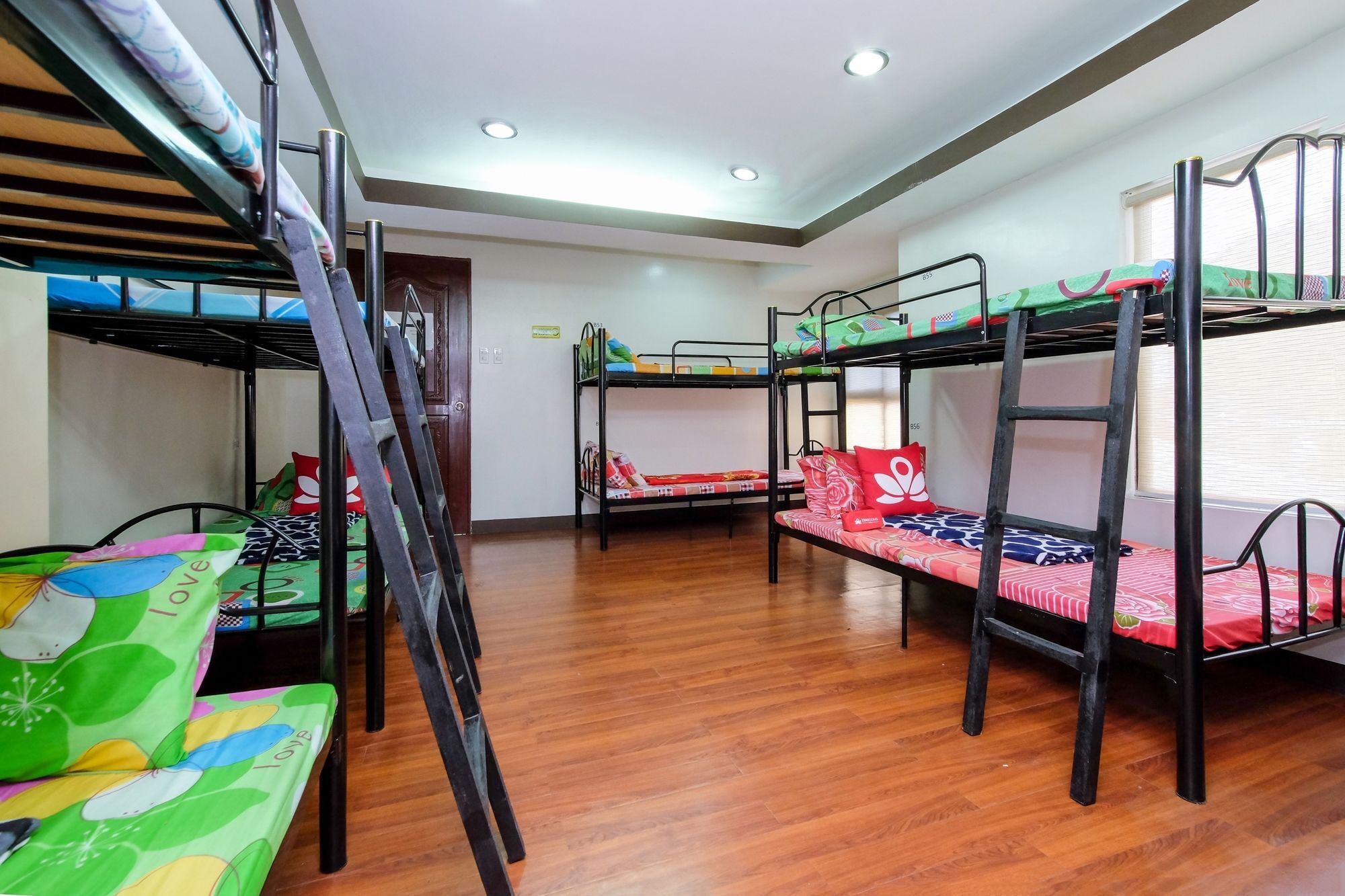 Zen Hostel Quirino Ave. Malate マニラ市 エクステリア 写真
